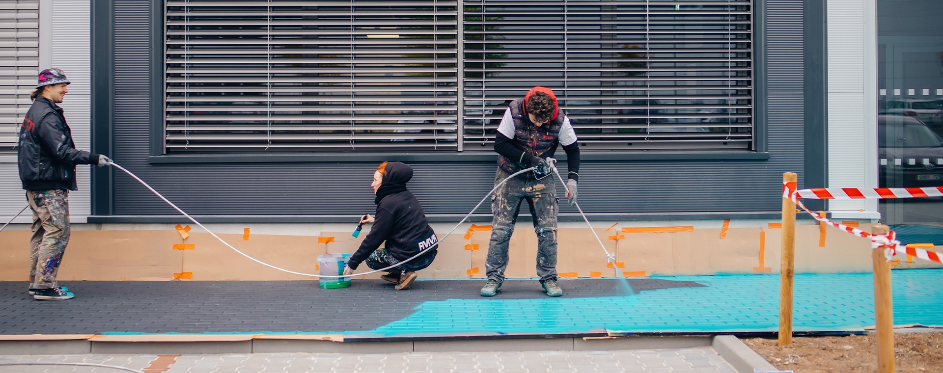 Reference: Mural na chodníku před novým sídlem MAPEI