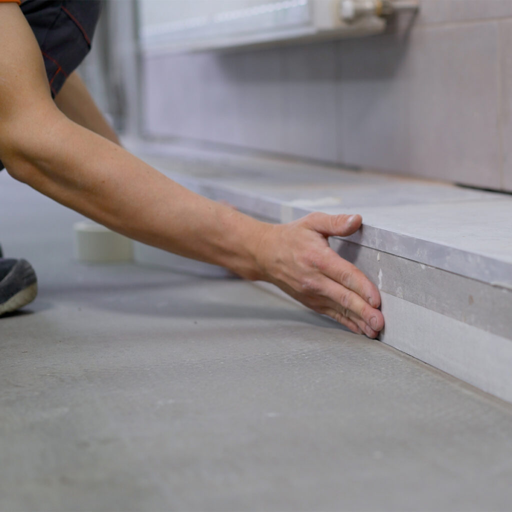 Lepení obkladu na obklad, nebo kompletní výměna?